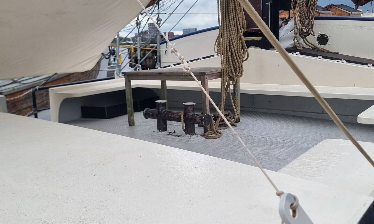 Amsterdam North Boat Rental | Authentic and fully sustainable sailing ship Amsterdam