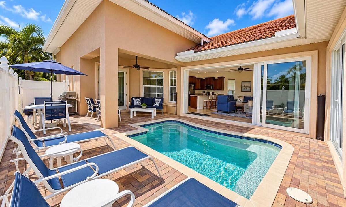 Naples Park House | Best Value In Naples Grand luxury 3 Bdrm Pool Spa Walk Bike To Gulf Spotless