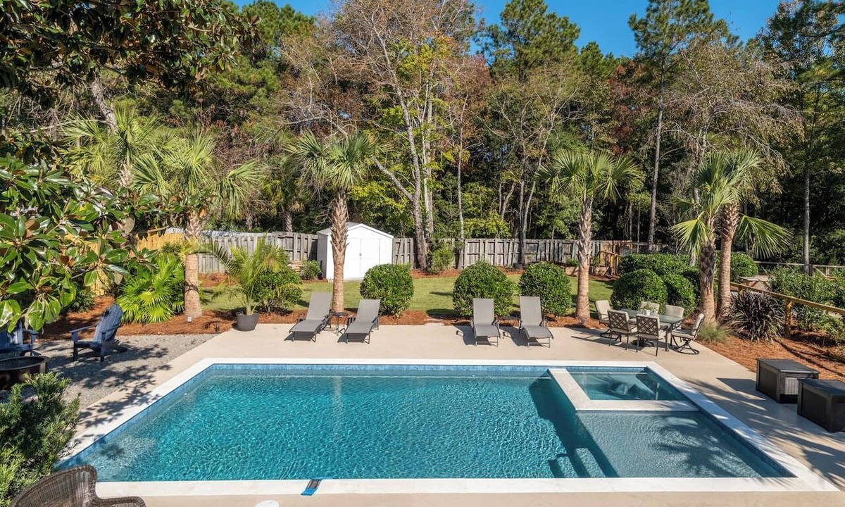 Mount Pleasant Apartment | Charming Upscale Beach House Suite - Cozy Coop