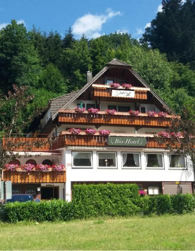 Kalberbronn Hotel | Decker's Bio Hotel zum Lamm