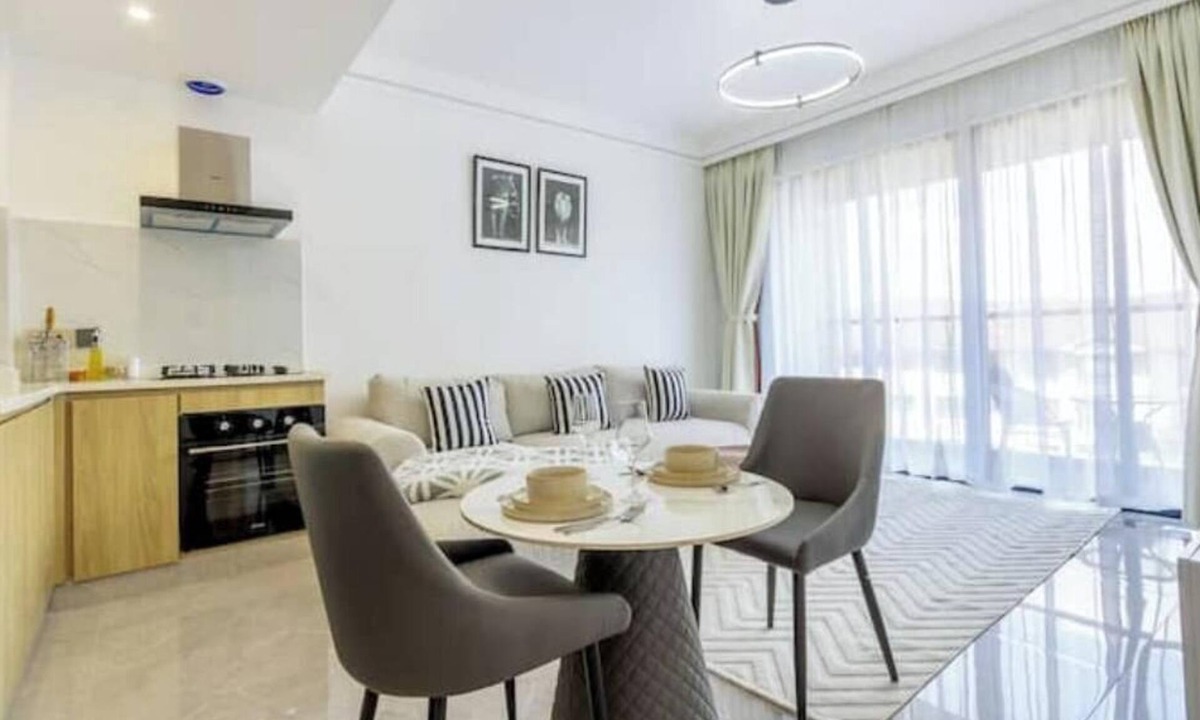 Kilimani Apartment | Executive Work-Ready 1BR Walk to Junction Mall