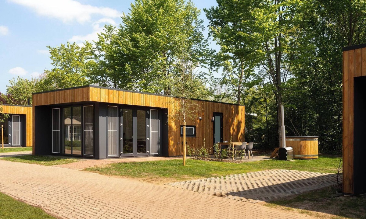 Zuna Villa | Group accommodation [7x Happy Oak Lodge 28p]