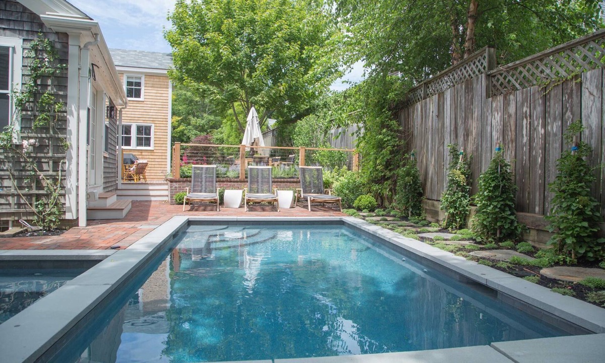 Nantucket Town House | Luxurious 5 bedroom home with hot tub and pool in prime location