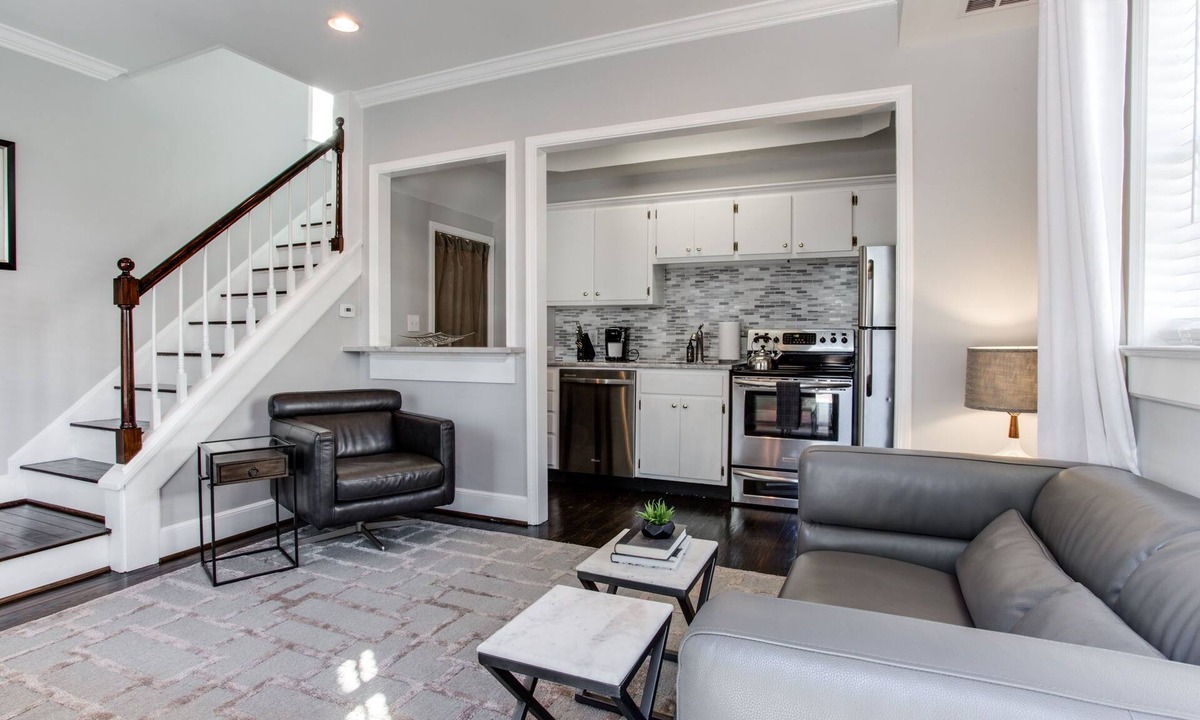 Virginia Highland House | NICE two story 1/1 in virginia highlands walk to Ponce City Market and beltline