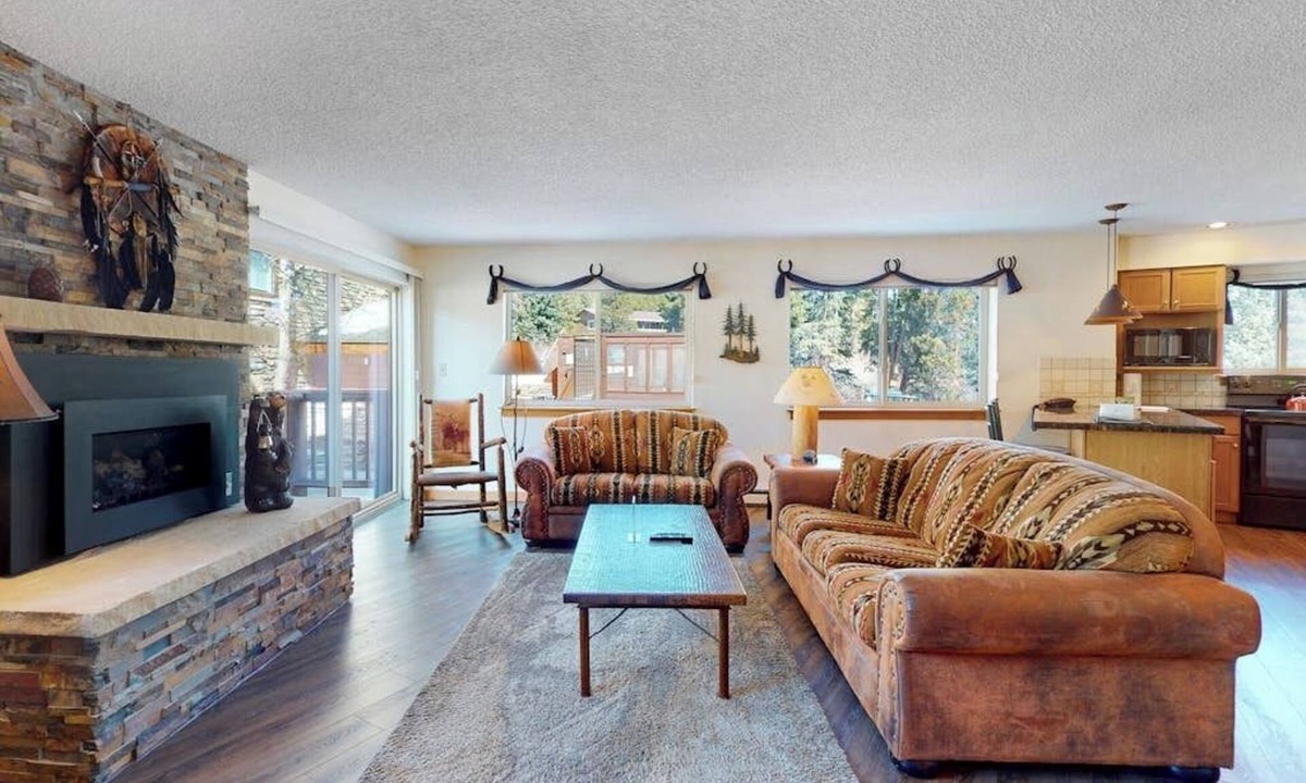 Four O'Clock Condo | Ski-in/out ground-floor condo with hot tubs, fireplace, gym & views