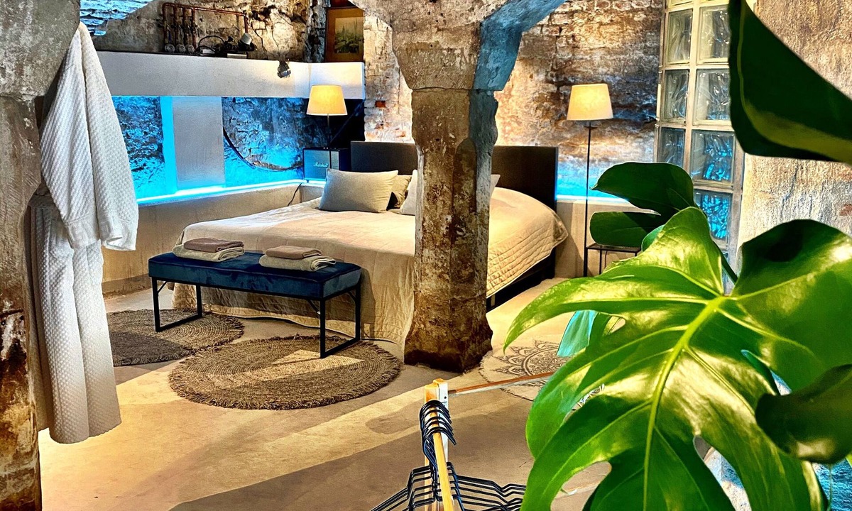 Deventer Apartment | Spacious private studio for rent! 150 m²