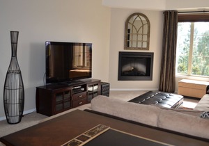 Large Premier Condo, 3 Bedroom on Kelowna Golf Course, sleeps 6, Pool & Hot Tub in Kelowna