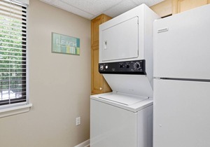 Multi Level, Island Club, Oceanfront Complex, Great Amenities, Lagoon View, Balcony, Pool, Tennis in Hilton Head Island