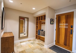 Pinnacle Ridge 36 - Ski in Ski out, Private Hot Tub, Wood Fireplace in Whistler
