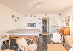Spacious Seafront Apartment with Balcony, Near Beach and Shops in Les Sables-d'Olonne