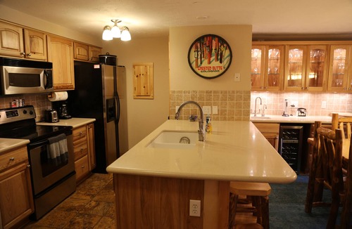 Mount Crested Butte Condo | 4 BR Mountain Side Condo with Heated Pool and Hot Tub! Sleeps 9