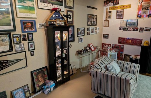 Carnarvon Bed & Breakfast | Bed & Breakfast King Bed + Game Room + Fire Pit