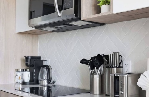 The Queensway Apartment | Chic 2BR Urban High-Rise Scenic City Views