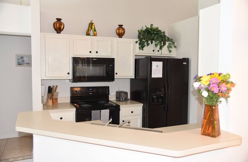 Lake Berkley Villa | Delightful modern 4 bed, 3 bath villa with private pool/spa and lake view.