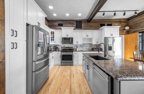 Valois House | Hook Wine & Sinker - Stunning 6 Bedroom Contemporary on Seneca Lake!
