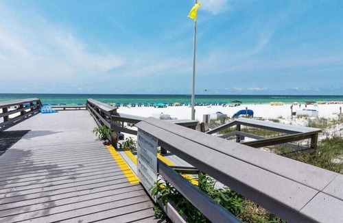 Sandestin Condo | Large Heated Pool + Hot Tub! Private Beach Access!