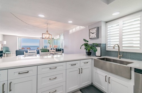 Madeira Beach Condo | Luxurious spacious Beachfront 2BR Condo with heated Pool and Spa Seaview #105