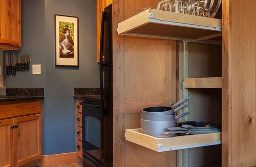 Copper Mountain Village Condo | LUXURY STUDIO+BUNK ROOM, VIEWS, MINS TO LIFTS/SHOPS, ONSITE HOT TUB, GARAGE