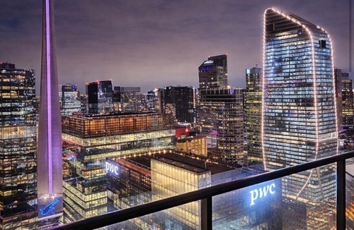 Downtown Toronto Apartment | Maple leaf square Spectacular skyline views from large balcony on 39th floor