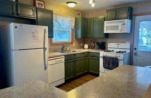 Wetmore House | Masters Retreat: Ostrander Lake Fall Getaway | Lakefront | Fishing | Sleeps 6