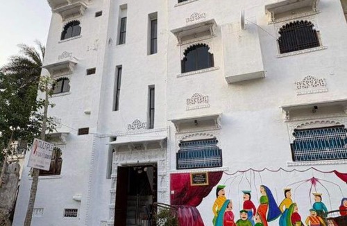 Lake Swaroop Sagar Hostel | Multiple Stories, Udaipur