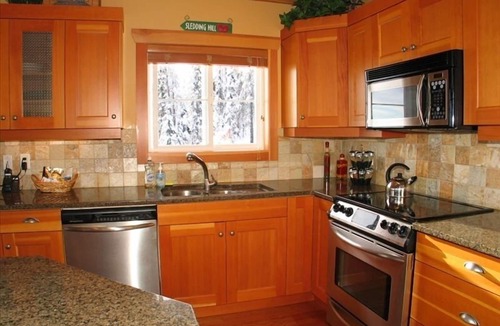 Snow Pine Estates Condo | Penthouse view, elevator, steam room, hot tub, den, 2-min walk to groomed trails