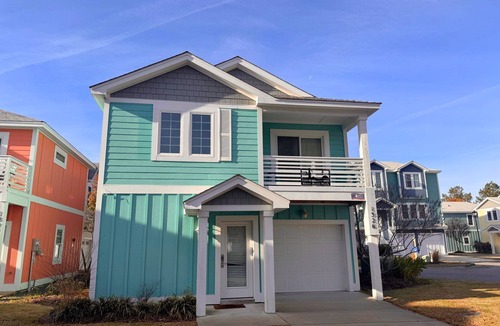 Kill Devil Hills House | Shore Beats Work, Modern 3 Bedroom Vacation Home w/Community Pool & Clubhouse