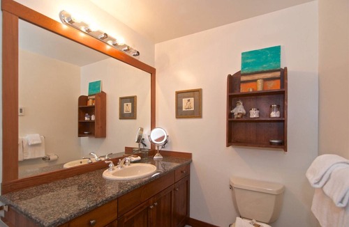 Nordic Estates House | SKI IN/SKI OUT Beautiful Family Townhome. Newly renovated, Free parking, one level unit,