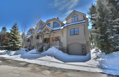 Mountain House House | Slopeside 4BR Townhome - Next to Lifts - Private Hot Tub - Garage!