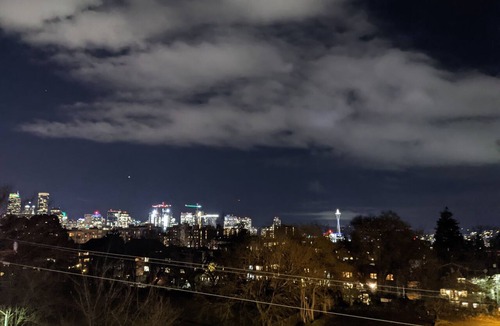Capitol Hill Condo | Space Needle and Mountain View. Top-Floor Condo