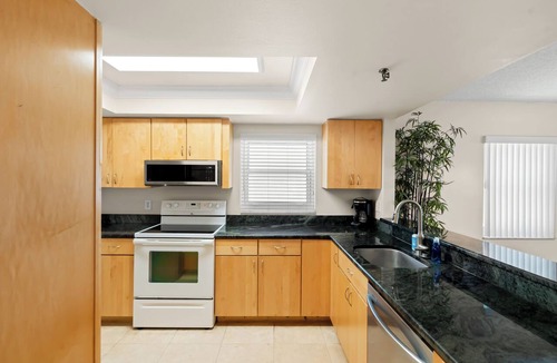 Madeira Beach Condo | Special Oct 10-17, 2026 - Madeira Direct Beach Front Corner Condo