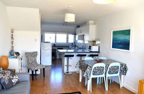 St Ives House | Stunning sea views, parking,central St Ives, 400m to beach. Sunny patio. Quiet.