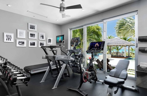 Leeward Settlement Villa | Villa Sentosa – 8-Bedroom Luxury Beachfront Villa in Grace Bay, Turks and Caicos