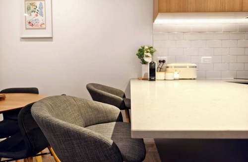 Christchurch City Centre House | Walk to Stadium · CBD 2BR 2Bath Townhouse + Free Reserved Parking - JJHome