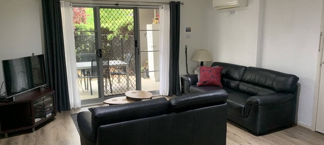 2B/2B, pets allowed, flexible bedding, ground floor courtyard in Braddon