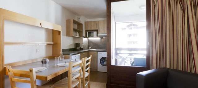 2nd floor, balcony, tv, ski locker, 28m², Brides Les Bains in Brides-les-Bains