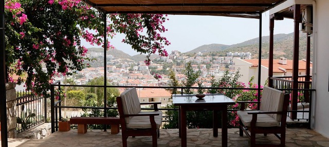 3+1 Bahçeli deniz ve şehir manzaralı konak in Mugla