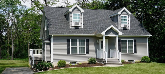 3BR Cottage Deck with Fire Table & Grill EV Charger Wi-Fi in Penn Yan