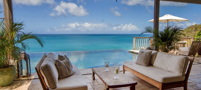 5 bedroom villa with pool in stunning clifftop location next to gorgeous beach in Rogues Bay