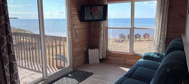80 Oceanside Cottage in Cape Traverse
