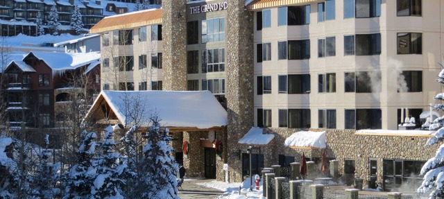 ADA Hotel Suite, Kitchenette, Great Location, Indoor/Outdoor Pool, Hot Tub! in Mt. Crested Butte