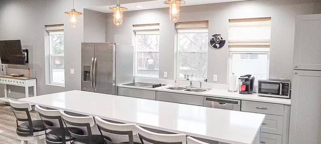African Loft: Modern Bright Spacious 2 Bedroom Escape with Sleeper Sofa in Denver
