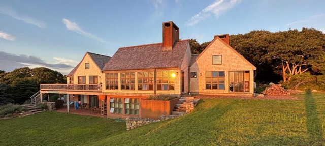 Amazing sunsets, a welcoming home, and island adventures. Lifetime memories! in Chilmark