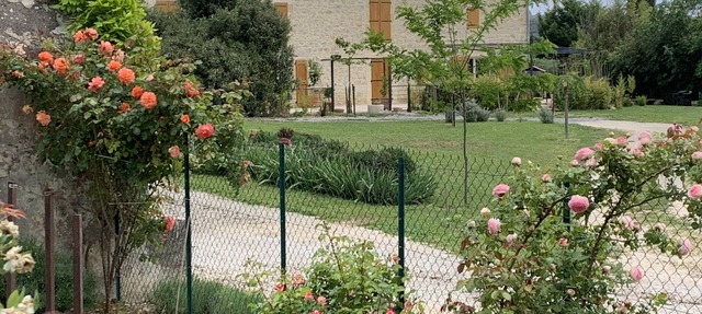 Apartment/Vacation Rental for 4 People with a Spa (Massages by Appointment) in Domessargues