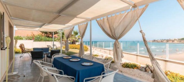 Beach House Torre di Mezzo in Punta Secca