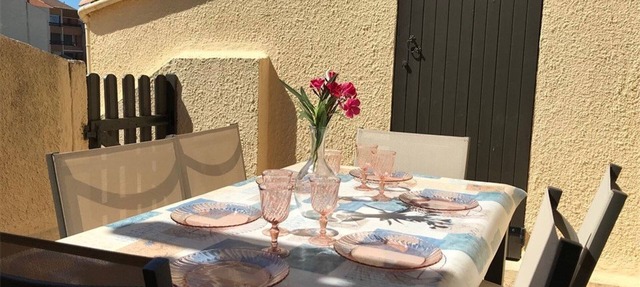 Beachfront Apartment with Mezzanine, Terrace & Private Parking in Port Leucate