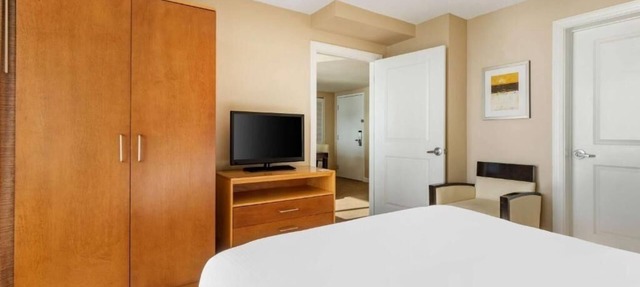 Beachfront Family Retreat with Full Amenities for Relaxing Getaways in Virginia Beach