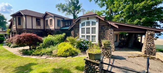 Beachfront Historic home 2br/1Ba apt. w/ Steam Shower, WiFi, Netflix, Disney+ in Dunkirk