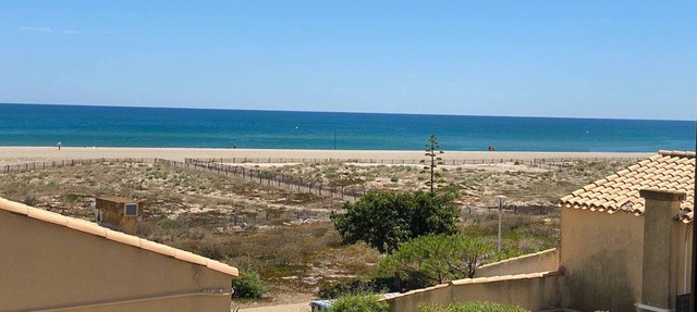 Beachfront Villa with Sea View, Sleeps 4, Parking, Near Shops & Aqualand, Pets Allowed in Port Leucate