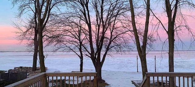 Beautifully Updated Waterfront Home! in Green Bay